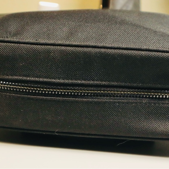 “HOST PICK” Gucci Nylon Toiletry Travel Bag Black - Picture 4 of 11